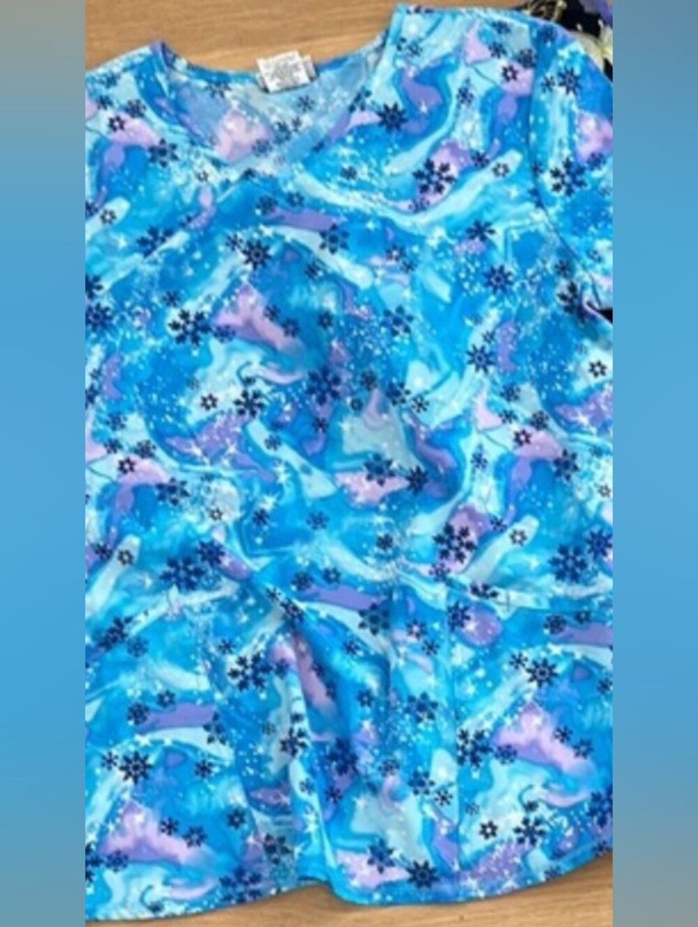 Scrubstar Blue Snowflake Multicolor Scrub Top L Women's ❄️